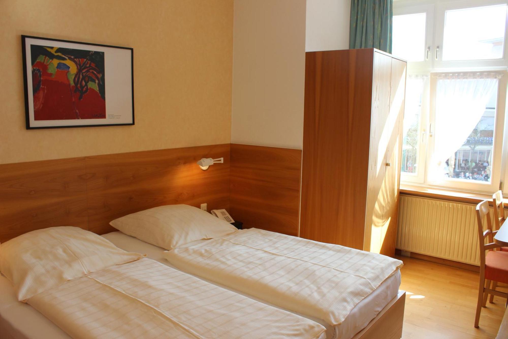 Hotel An Der Persiluhr Stadt-gut-hotel 3*